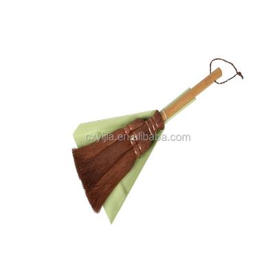 China Easy to Carry Mini Dustpan and Mang Grass/Palm Broom Cleaning Set for sale