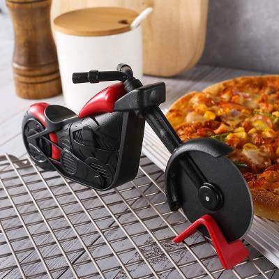 China Kitchen Accessories Pizza Cutter Wheel Stainless Steel Design Motorcycle Pizza Wheel Viable New for sale