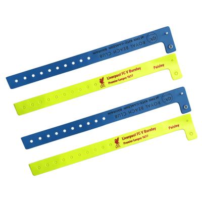 China Custom Europe PVC Disposable Waterproof Wristbands Vinyl Plastic Adjustable L Shaped Wristband For Party for sale