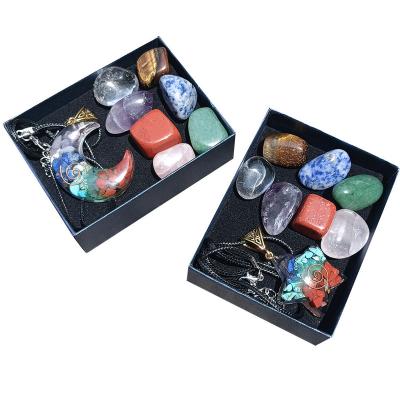 China 100% Natural Multicolor Crystal Gravel Stone Gift Box Set of 7 Chakras Natural Healing with Moon and Star Combination Pendant Equipment for sale