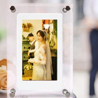 China Wifi proposal celebration custom 5 inch smart wifi photo viewer RK3126 1GB+16GB picture frame digital wifi for parents for sale