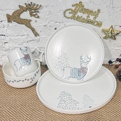 China Cute Christmas Tableware Ceramic Dinnerware Sets Holiday Theme Christmas Deer Porcelain Silk Printing Dinner Set for sale