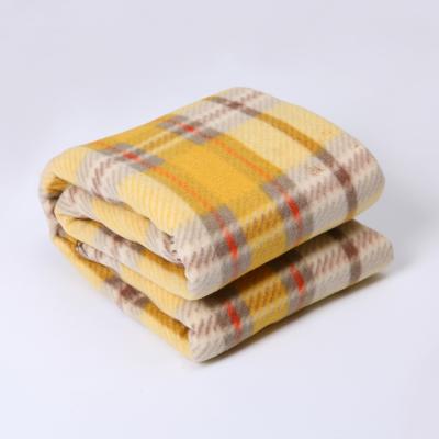 China 2022 New Design Folded Folded Plaid Double Layer Custom Fleece Knitted Blanket for sale