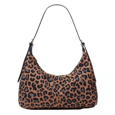 China Europe and America autumn and winter leopard retro new border niche armpit bag fashion shoulder bag trend bag Korean large capacity belt handbag for sale