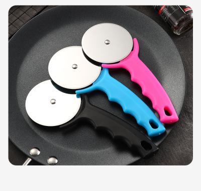 China Disposable Cheap Sharp Pizza Cutter Wheel Set With Handle Stainless Steel Plastic Home Pizza Cutter Wheel for sale