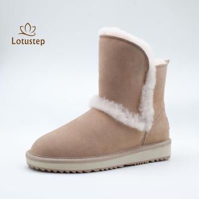 China Free Sample Light Ladies Winter Shoes Sheepskin Boots Women Flat Warm Indoor Winter Boots Leather Boots for sale