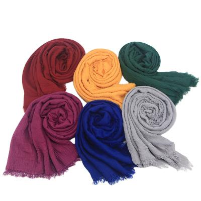 China Large Collection Size Solid Color Light Weight Wholesale Lightweight Breathable Woven To Crinkle Muslim Cotton Hijab Scarf for sale