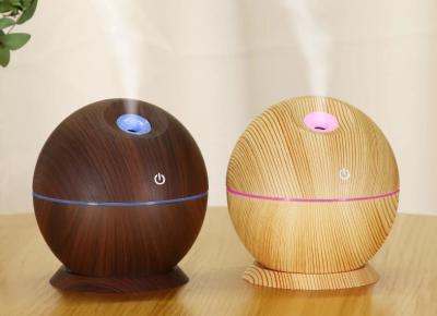 China humectador portátil de madera creativo de 130ml USB Mini Colorful Cool Mist Car en venta