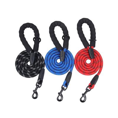 China Sustainable Thoughtful Outdoor Dog Walking Rope With Storage Toiletry Bag for sale