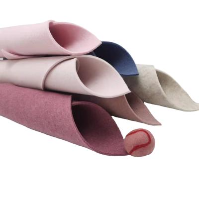 China 4mm 5mm Tear-Resistant Wool Felt Soft Color Felt Roll For Shoes Boots Factory for sale