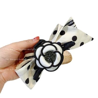 China Korean Acrylic Hairdressing Flowers Cloth Hangers Real Hair Extension Clip On Hair Set Recyclable Hair Claw for sale