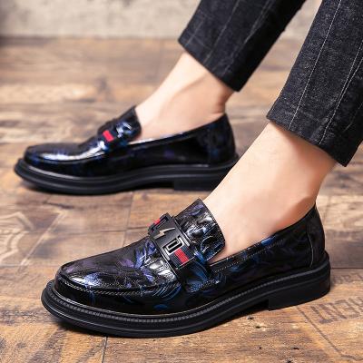 China 2022 new patent leather printed men's shoes fashion metal decoration slip on men's loafers blue men's stylish shoes for sale