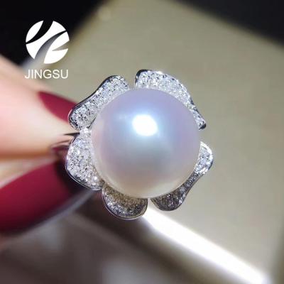 China CLASSIC Luxury Quality Nice High Luster Design White South Sea Pearl Ring with 18K Gold and Diamonds for Women for sale