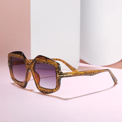 China Fashion Sunglasses Frame Luxury Custom Irregular Sun Lenses New Shape Sun Glasses 2021 Women for sale