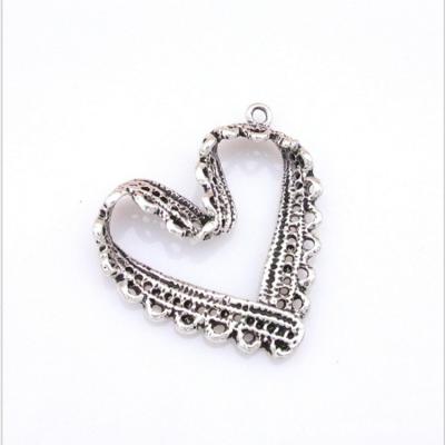 China CLASSIC Hot Sales Fashion Vintage Metal Tibetan Silver Love Heart Charms Pendants For Necklace Making for sale