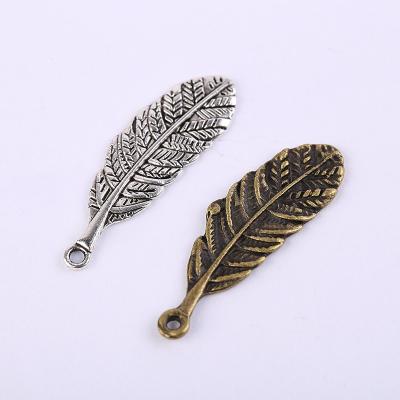 China DIY Pendants Jewelry Fashion Classic Design Plated Silver Feather Alloy Pendant Plated Copper Charm for sale