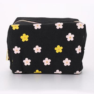 China Cute Fashion Makeup Pouch For Travel Ladies Toiletry Organizer Pouch Women Cosmetic Bag for sale