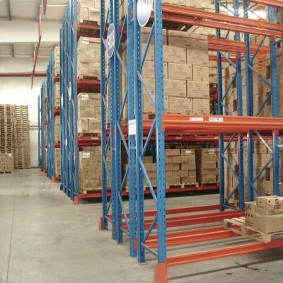 China Q235 P88X68mm L2700mm STEEL Heavy Storage Pallet Shelving Rack With 2100kg Capacity for sale