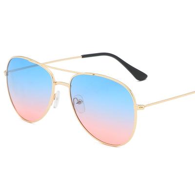 China 2022 Fashion Pilot Sunglasses Men Fashion Wholesale Metal Frame Sunglasses and Classic Lenses Women's Sun Glasses for sale