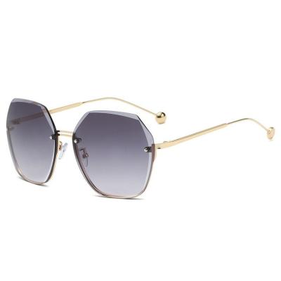 China Fashion sunglasses 2021hot selling wholesale cheap designer luxury uv400 sunglasses for men or women for sale