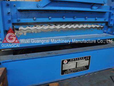 China Roofing Corrugated Roll Forming Machine for sale