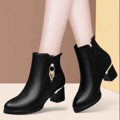 China Autumn Winter Thick Square wholesale price deodorization MARTIN women's warm fluffy ankle boots comfortable closed skin platform boots for sale