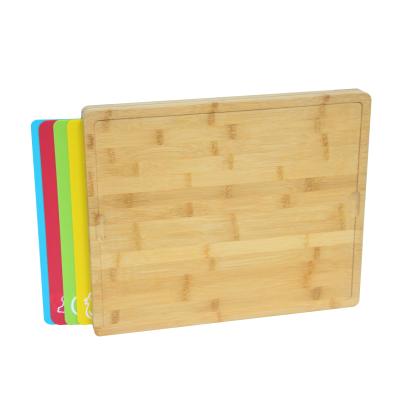 China Sustainable Extra Large Organic Bamboo Cutting Board With 7 Colored Silicone Cutting Mats for sale