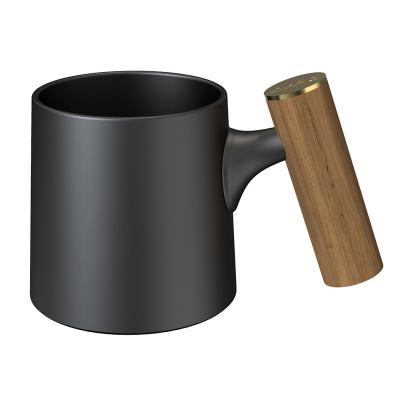 China Sustainable DHPO 450ml new design eco-friendly coffee cups classic customized matte black ceramic coffee mugs with wooden handle for gift for sale