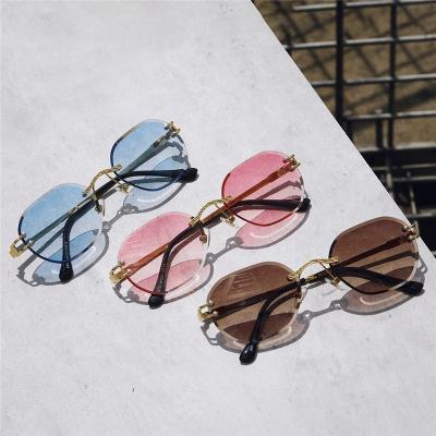 China Hot Sale Fashion Sunglasses 2022 Street Beat Frameless Sunglasses Men 2021 Women Shape Rimless Luxury Ladies Square Sun Glass Oculos for sale