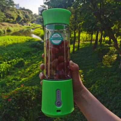 China New Design Factory Car Fruit Mini Electric USB Rechargeable Personal Juicer Portable Blender for sale