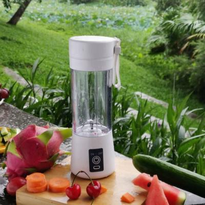 China 2021 USB 6 Blades USB Blender 6 Blades USB Eco-friendly White Personal Hand Shaker Blender Mixer Bottle for sale