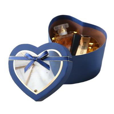 China Handmade Custom Design Environmentally Friendly Heart Shaped Heart Tik Tok Windowed Gift Box Handbag Box The Same Flower Gift Box Christmas for sale