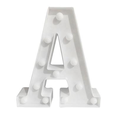 China 26 English Alphabet LED Marquee Letter Lights Sign Home Party Wedding Decoration Led Light Up Letters à venda