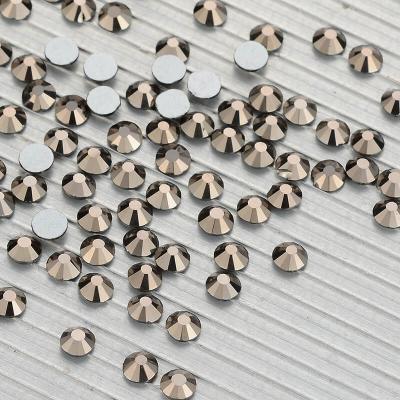 China Non-Hot Shop Flatback Blingbling Rhinestone Difficulty Glass Hematite Color Rhinestones For Dance Costume Decoration for sale