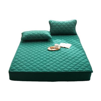 China Waterproof Green Waterproof Fitted Sheet Quilted Mattress Cover Wholesale Queen King for sale