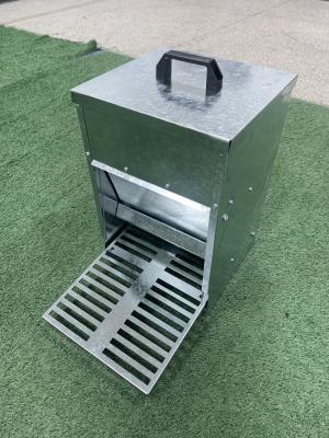 China 5kg Auto Chicken Feeder Treadle Self Opening Galvanized Chook Poultry zu verkaufen