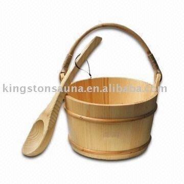 China High quality glossy solid wood wooden tub/sauna bucket and scoop with wood from Finland for sale