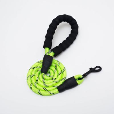 China Wholesale Custom Comfortable Custom Handle Pet Rope Comfortable Padded Retractable Leash for sale