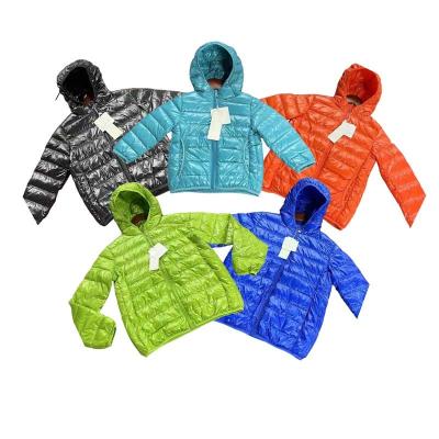 China Unisex Windproof Kids Down Jacket Winter Warm Chaqueta De Plumas Blank Style Hooded Padded Jacket Many Colors for sale