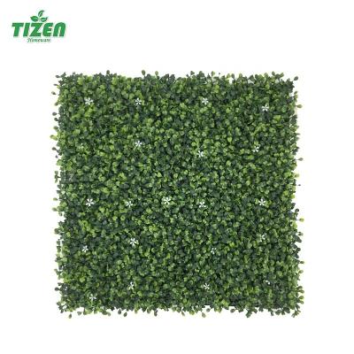 China Outdoor Minimalist Fake Tizen UV Home Decoration Grass Hedge Jungle Vertical Green Hanging Plant Artificial Grass Wall for sale