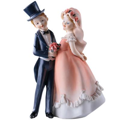 China Cute Nordic Romantic Couples Dolls Wedding Decoration Living Room Bedroom Resin Crafts Decoration for sale