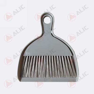 China Mini Computer Keyboard Brushes Dustpan Small and Table Cleaning Reading Brush Mini Brush and Dustpan Viable Plastic Dish Set for sale