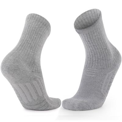 China Custom Viable Logo Cotton Bamboo Fiber Dress Gray Athletic Crew Sports Men's Basketball Socks Unisex Basketball Socks for sale