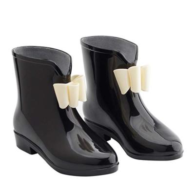 China Anti-Smell Rainboots Hangers Cute Rubber Waterproof Women's Low Heel Ankle Rain Boots for sale