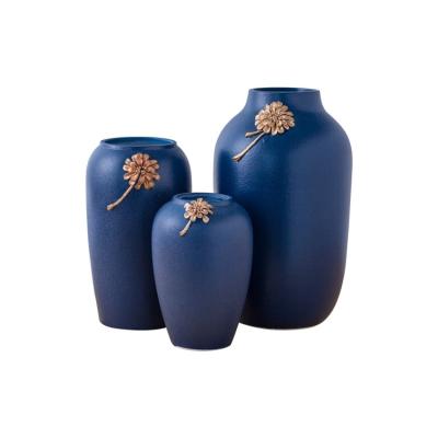 China Nordic warm minimalist blue vintage home sale quality ceramic vase pastoral decoration for sale