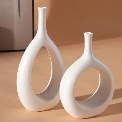 China Art Decor Unique Nordic Ceramic Flower Vase Hallway Decor Porcelain White Vase Ceramic Vase For Home Decor for sale