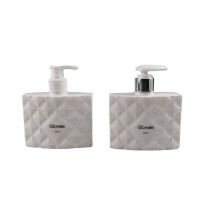 China Eco-friendly PET White Square Plastic Shampoo Bottles 250ml 500ml 1000ml Empty Body Wash Pump Bottle for sale