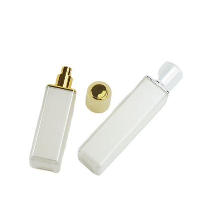 Chine Design Bouteille carrée de luxe Bouteille de lotion acrylique pour les cosmétiques 30ml 50ml 80ml 100ml à vendre