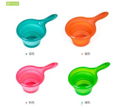 China Factory direct sale pp transparent viable folding water spoon household kitchen can hang water spoon 2018 summer new drop water spoon for sale