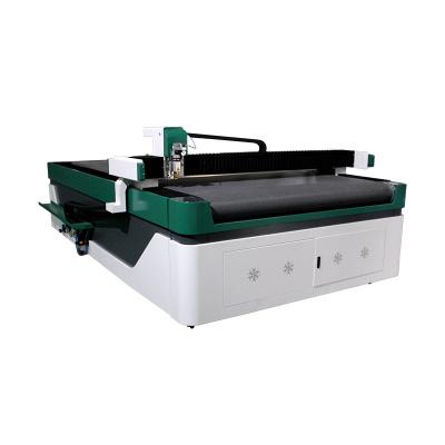 Cina Auto feeding system best selling carbon fiber computer auto loading and unloading prepreg glass fabric cutting machine in vendita